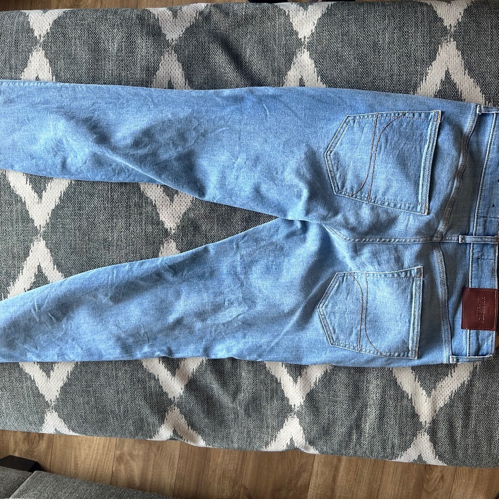 32x32 Hollister Jeans
